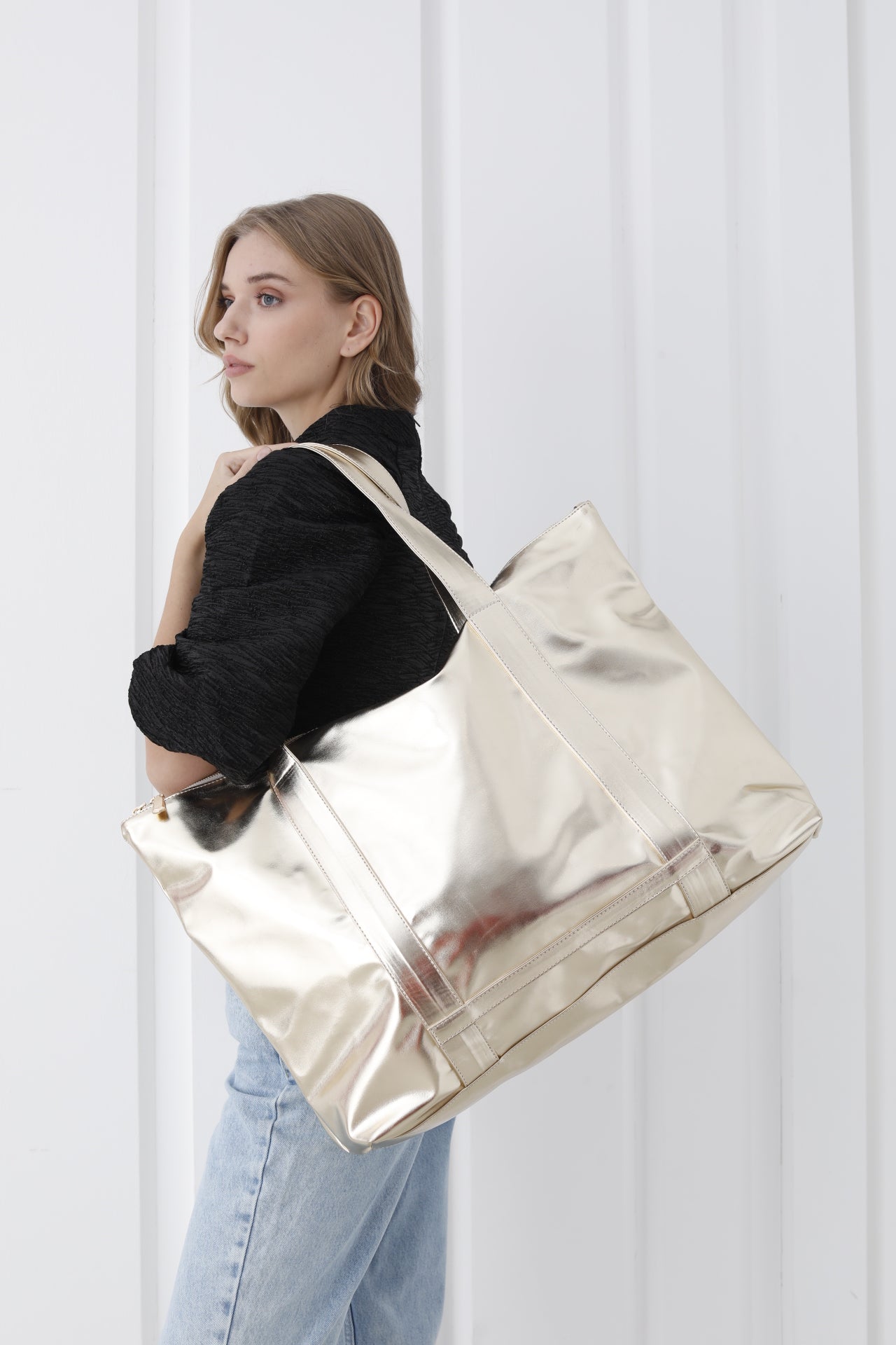 Metallic Finish Pu Leather Weekend Bag - Gold