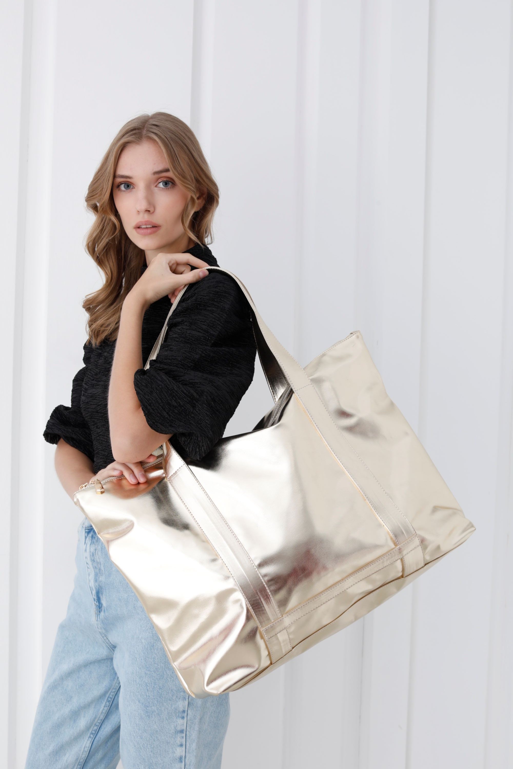 Metallic Finish Pu Leather Weekend Bag - Gold