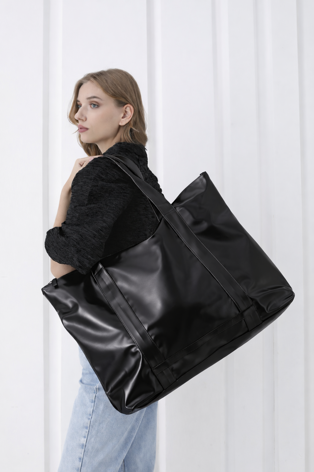 Metallic Finish Pu Leather Weekend Bag - Black